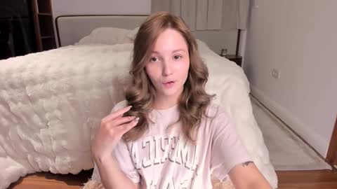 Lili online show from December 22, 2025, 6:54 am