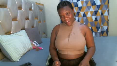 Snapshot of peachygirl255 chatting on April 19, 2026, 6:10 pm Peachy online show from April 19, 2026, 6:10 pm