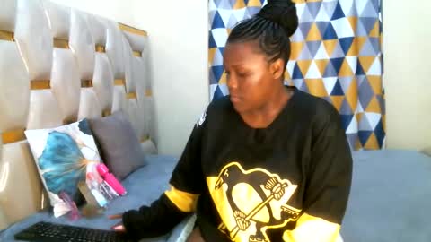 Snapshot of peachygirl255 chatting on May 18, 2026, 4:07 am Peachy online show from May 18, 2026, 4:07 am