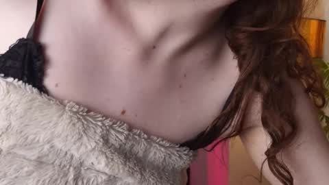 PeachyPixiee online show from September 23, 2025, 5:32 am