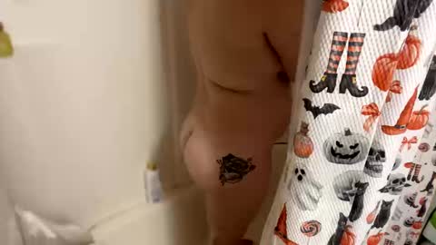 peachyy27 online show from October 17, 2025, 12:01 am