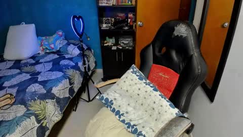 Tangerine Penaut online show from October 17, 2025, 1:31 am