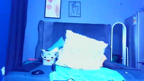 Snapshot of pearlblu38 chatting on February 4, 2026, 6:47 pm Pearl online show from February 4, 2026, 6:47 pm