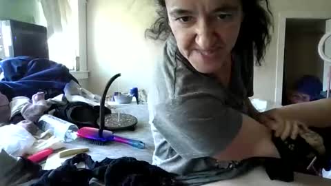 pebblezmeowkitty online show from May 8, 2026, 10:37 pm