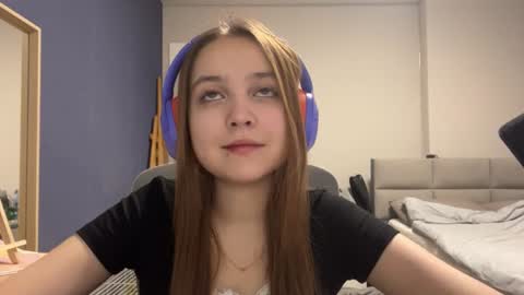 Luna Vale online show from June 25, 2026, 8:35 pm