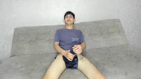Snapshot of pelusos_mens chatting on June 11, 2026, 12:32 am CAIN-19 ALLEN-18 RONALD-18 AUSTIN-18 MOD DANTE online show from June 11, 2026, 12:32 am