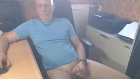 Snapshot of pemue65 chatting on May 28, 2026, 4:32 am Pemue65 online show from May 28, 2026, 4:32 am