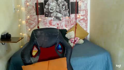 penelopeheart3 online show from October 27, 2025, 9:30 pm