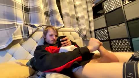 Penguin online show from September 13, 2025, 9:58 pm