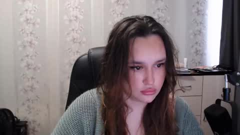  Mia  online show from September 12, 2025, 5:29 am
