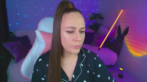 Dia  online show from October 26, 2025, 9:31 pm