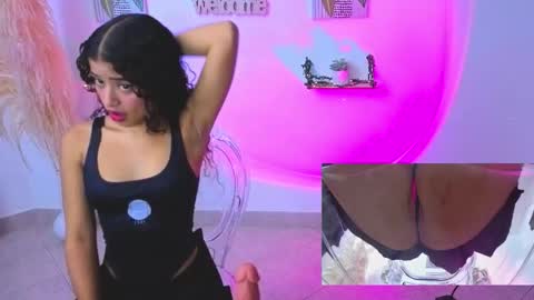 pequitasmedusa9 online show from October 11, 2025, 7:01 pm