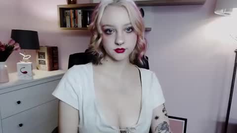 Madeline online show from December 19, 2024, 4:13 pm