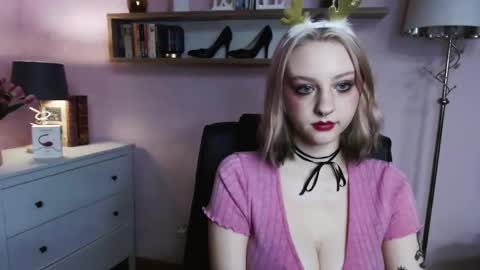 Madeline online show from December 23, 2024, 3:44 pm