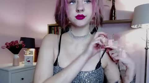 Madeline online show from December 30, 2024, 3:35 pm