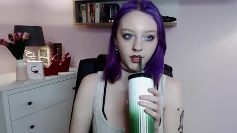 Madeline online show from March 9, 2025, 2:43 pm