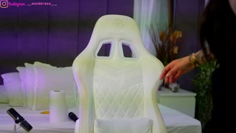 Dee online show from October 4, 2025, 2:26 pm