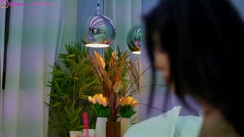 Dee online show from April 20, 2026, 1:36 pm