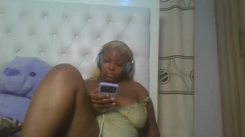 Snapshot of periwinkle20 chatting on April 16, 2026, 9:39 pm Taurus online show from April 16, 2026, 9:39 pm