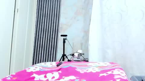 Snapshot of perla_blue1 chatting on November 13, 2025, 3:38 am perla_blue1 online show from November 13, 2025, 3:38 am