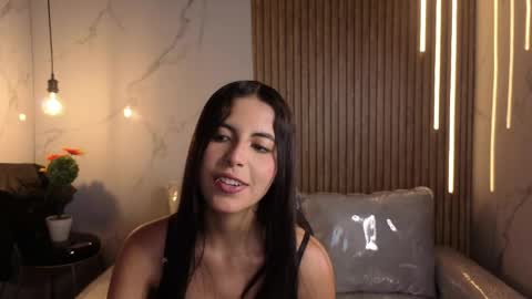 perla_lovely online show from May 2, 2026, 12:43 pm