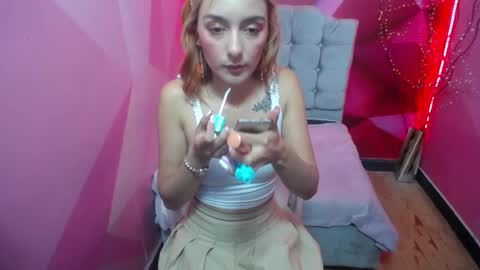 PERLA RED online show from January 29, 2025, 3:04 pm