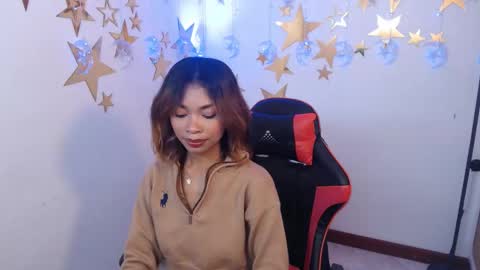 Perla online show from October 10, 2025, 9:25 pm