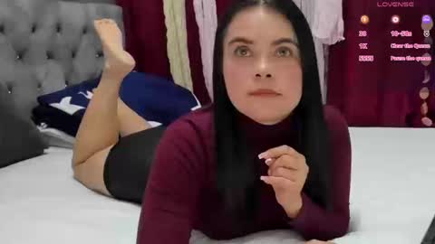 Perla Thompson online show from January 6, 2026, 8:45 pm