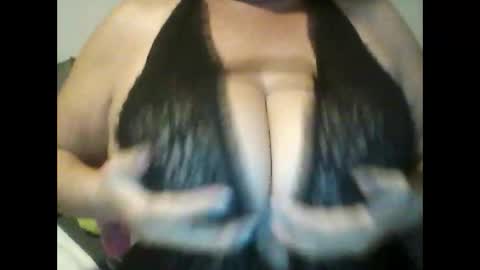 Snapshot of perlita070822 chatting on April 17, 2026, 2:25 am perlita070822 online show from April 17, 2026, 2:25 am