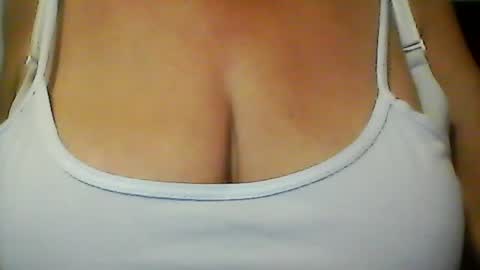 Snapshot of perlita070822 chatting on June 20, 2026, 4:37 am perlita070822 online show from June 20, 2026, 4:37 am