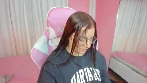 Marie online show from November 15, 2025, 9:39 am