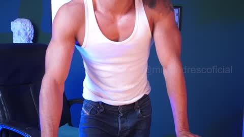 andres    online show from December 18, 2024, 10:02 pm