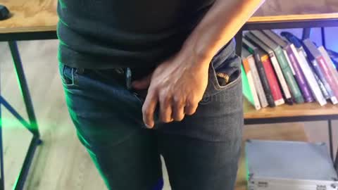 andres    online show from February 17, 2025, 5:21 pm