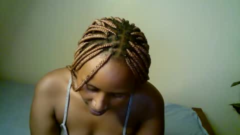 Snapshot of peru_queen chatting on May 19, 2026, 4:35 pm peru_queen online show from May 19, 2026, 4:35 pm