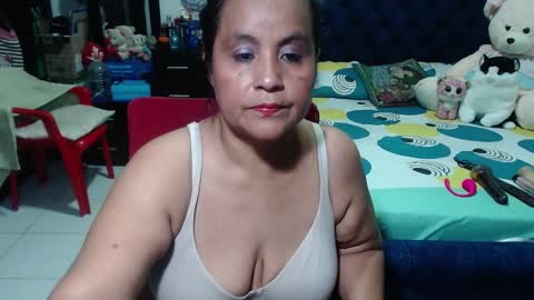 Snapshot of pervert_mommy_x chatting on December 25, 2024, 12:15 pm SAMY online show from December 25, 2024, 12:15 pm