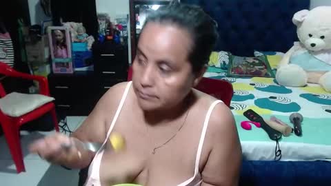 Snapshot of pervert_mommy_x chatting on December 29, 2024, 7:32 pm SAMY online show from December 29, 2024, 7:32 pm