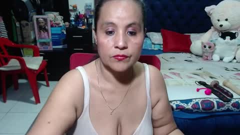 Snapshot of pervert_mommy_x chatting on January 19, 2025, 1:33 pm SAMY online show from January 19, 2025, 1:33 pm