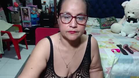 Snapshot of pervert_mommy_x chatting on February 4, 2025, 12:44 pm SAMY online show from February 4, 2025, 12:44 pm
