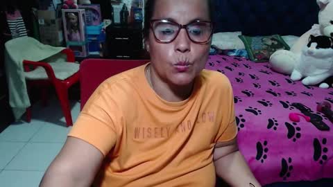 Snapshot of pervert_mommy_x chatting on February 15, 2025, 1:38 pm SAMY online show from February 15, 2025, 1:38 pm