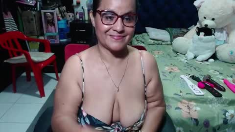 Snapshot of pervert_mommy_x chatting on March 10, 2025, 12:37 pm SAMY online show from March 10, 2025, 12:37 pm