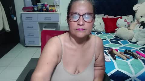 Snapshot of pervert_mommy_x chatting on October 7, 2025, 10:45 am SAMY online show from October 7, 2025, 10:45 am