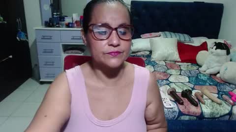 Snapshot of pervert_mommy_x chatting on October 20, 2025, 9:43 am SAMY online show from October 20, 2025, 9:43 am