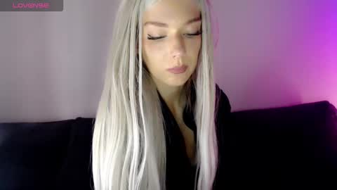 Isabella online show from September 27, 2025, 11:59 am