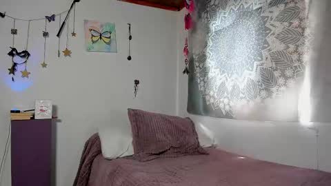 Rose online show from September 18, 2025, 6:54 pm