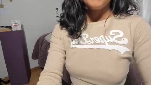 Snapshot of petalsrose_ chatting on September 25, 2025, 8:12 pm Rose online show from September 25, 2025, 8:12 pm