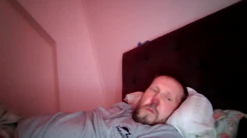 Snapshot of peterpeters443 chatting on March 25, 2026, 12:44 pm jelle online show from March 25, 2026, 12:44 pm