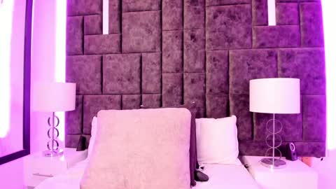 Im Rosse but u can call me Rossie or Rosita . online show from February 5, 2025, 8:14 pm