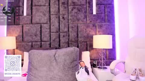 Im Rosse but u can call me Rossie or Rosita . online show from February 20, 2025, 9:42 pm