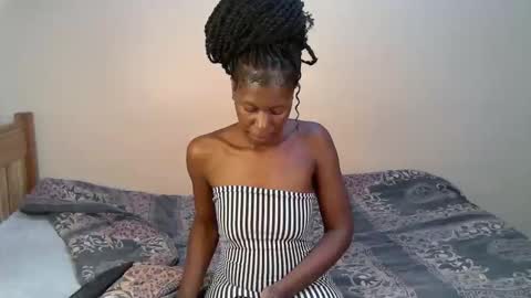 Snapshot of petite_anyaa chatting on October 14, 2025, 2:01 am Anya online show from October 14, 2025, 2:01 am