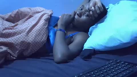 Snapshot of petite_bella21 chatting on April 11, 2026, 10:47 pm petite_bella21 online show from April 11, 2026, 10:47 pm